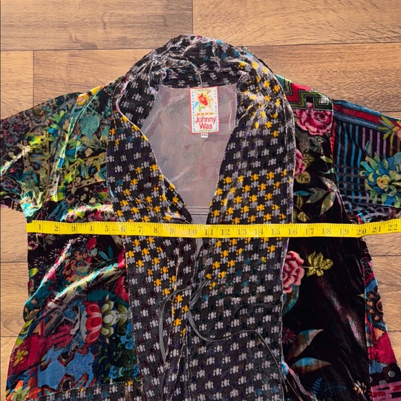 Johnny Was Size Petite Extra Small Velvet Kimono Wrap Jacket Floral Print Artsy - Picture 6 of 16